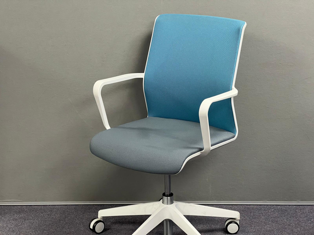 Picture of MC 2 – Senator Circo 2 Swivel Conference Chair