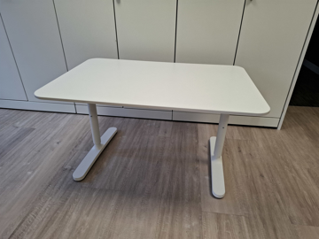 Picture of HSD 4 – Manual Height Adjustable Straight Desk