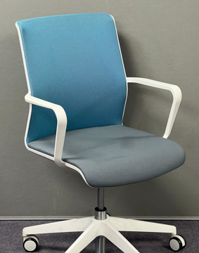 Picture of MC 2 – Senator Circo 2 Swivel Conference Chair